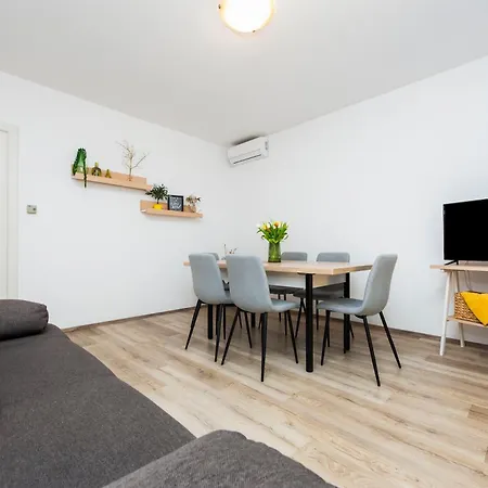 Apartments Relax Rovinj Exterior photo